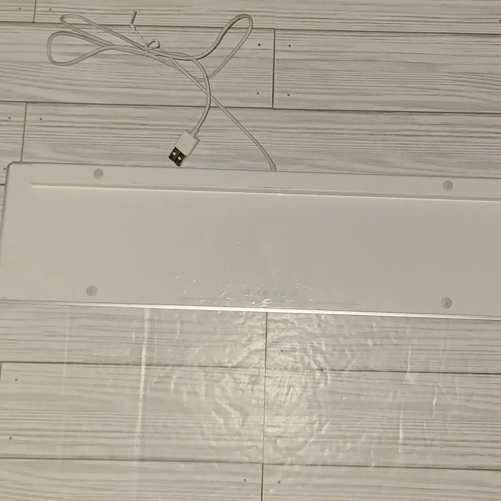 Genuine Apple A1243 White Wired Mac Standard USB Keyboard With Numeric Keypad